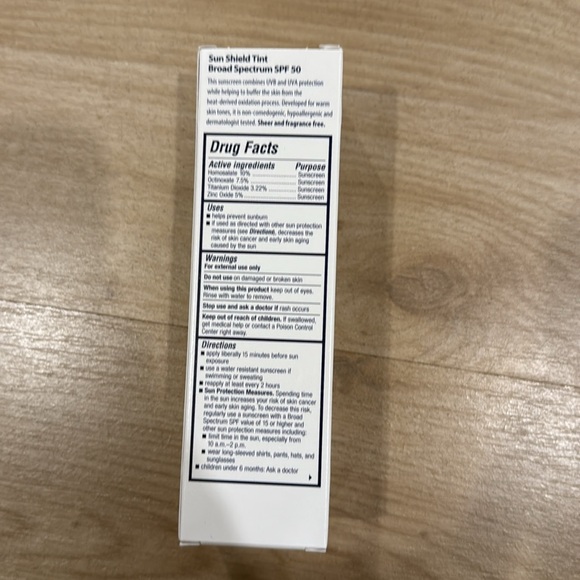 Obagi Cream Sun Shield Tinted Suncare - Picture 2 of 4